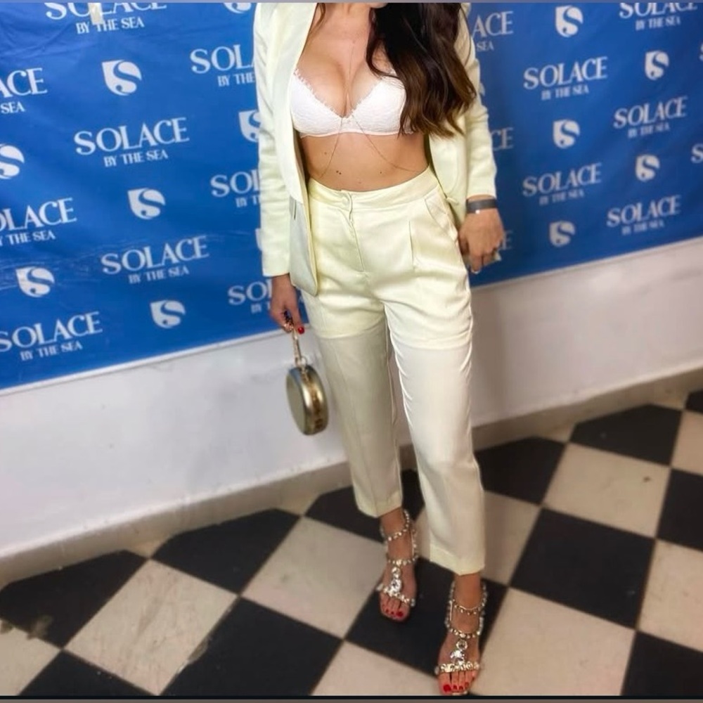 Elegant cream suit set, includes blazer + pants | Small